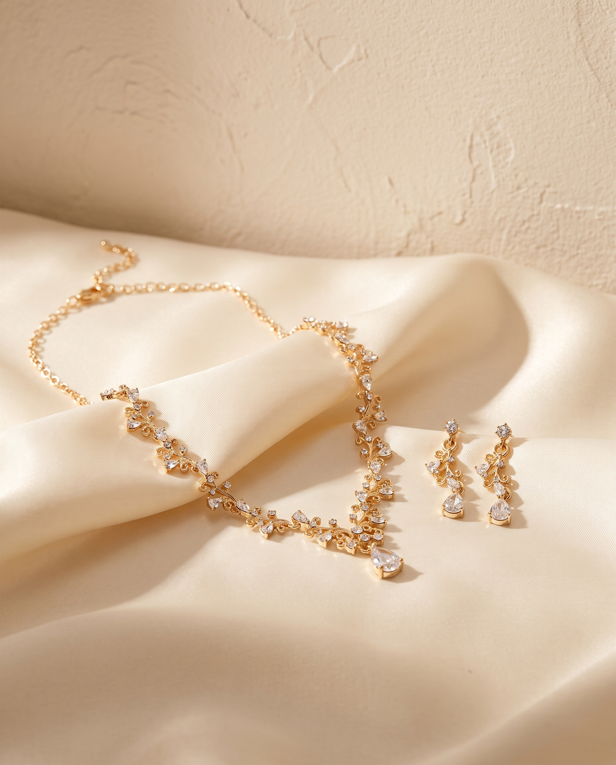 La Vite — Necklace & Earring Set — FYNX