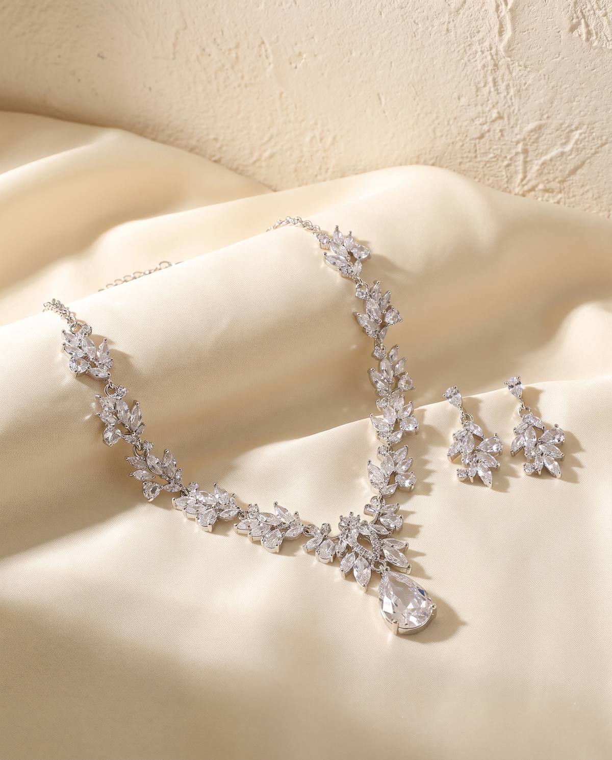 Le Foglie — Necklace & Earring Set — Silver — FYNX