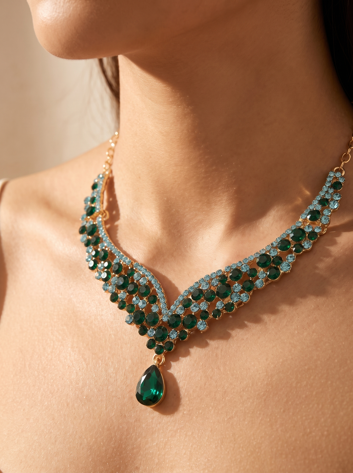 L'Onda green stone necklace close-up on the collarbone — FYNX